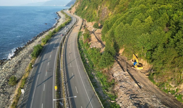 Karadeniz Sahil Yolunun kenarı çöp dağına döndü