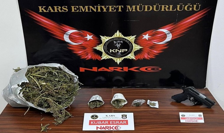 Karsta 1 kilo 880 gram esrar ele geçirildi