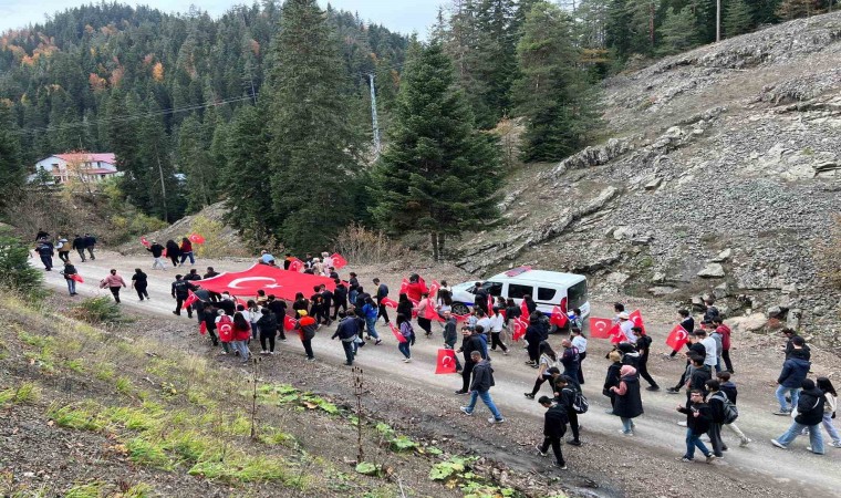 Kastamonuda Cumhuriyet Bayramı etkinlikleri sebebiyle Akgöle yürüdüler