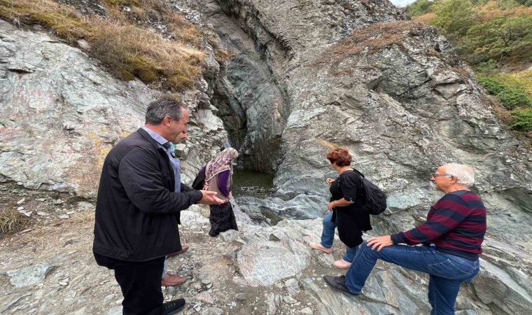 Kastamonunun saklı cenneti Gürleyik Şelalesi, sonbaharda ziyaretçilerine görsel şölen sunuyor