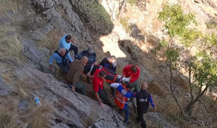 Kayalıklardan düştü, ambulans helikopterle hastaneye kaldırıldı