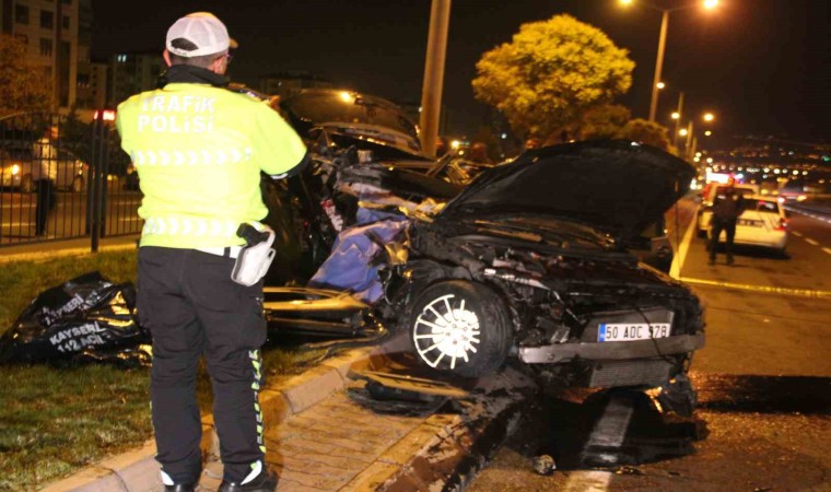 Kayseride feci kaza: Tıra arkadan çarpan otomobildeki 1 kişi öldü, 2 kişi yaralandı