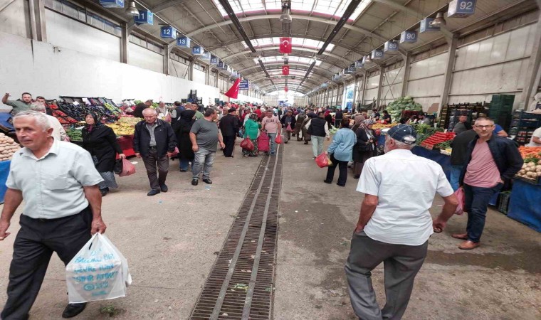 Kdz. Ereğlide fiyatlar düştü, halk pazara akın etti