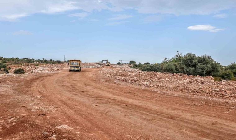 Kepez Masa Dağının 60 metrelik ana arter yolunu açıyor