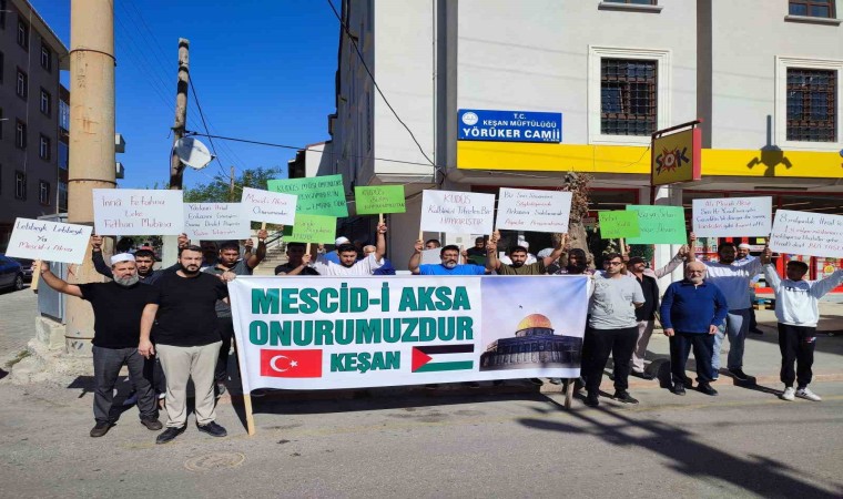 Keşanda cuma namazı çıkışında Filistinde hayatlarını kaybedenler için gıyabi cenaze namazı kılındı