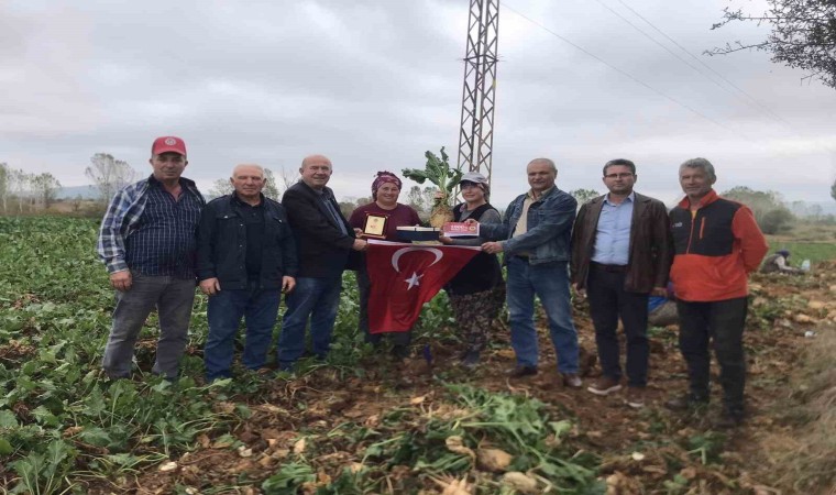 Keşanda kadın çiftçilere plaket ve hediye çeki