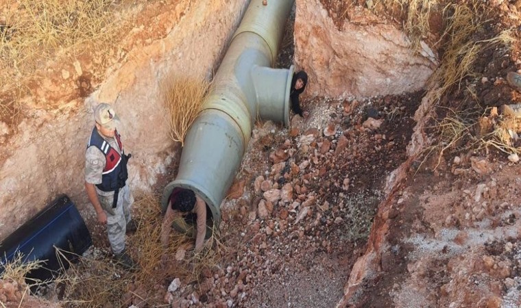 Kiliste sulama borusunun içinde 3 göçmen yakalandı