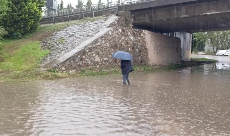 Kocaeli’de sağanak; alt geçit su ile doldu