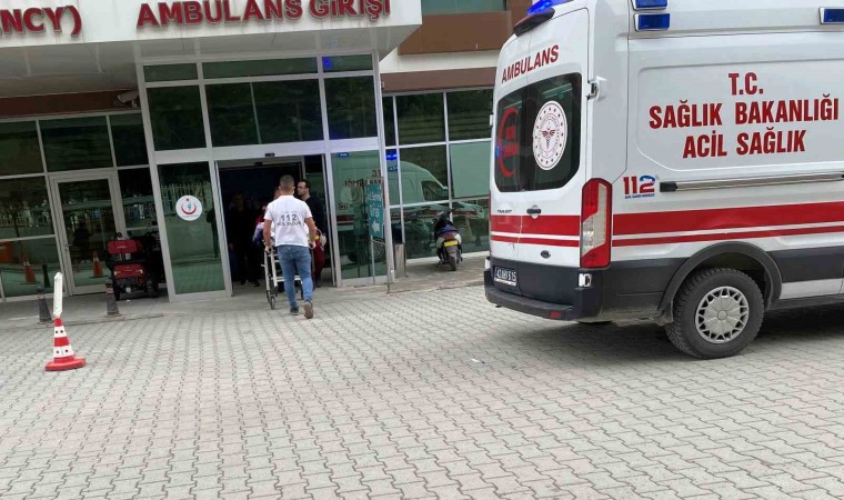 Kontrolden çıkan otomobil şarampole devrildi: 2 yaralı