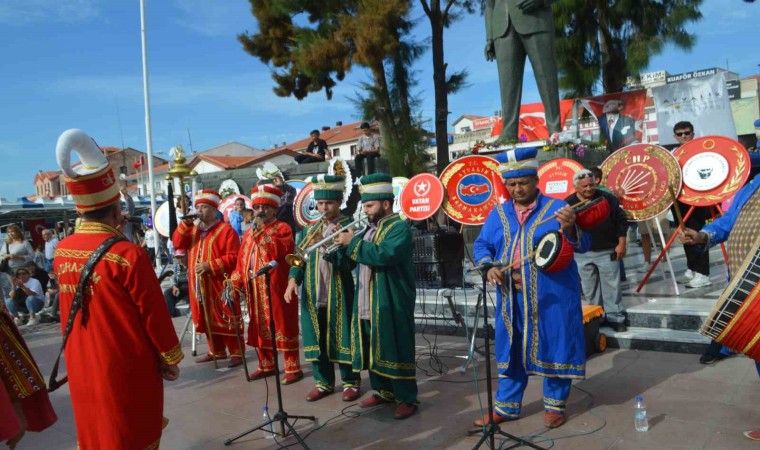 Körfez Yörükleri Cumhuriyetin 100. yıldönümünü mehteran ve pilav-keşkek hayrıyla kutladı