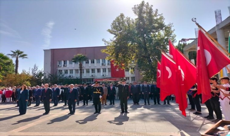 Köyceğizde cumhuriyetin 100. yılı kutlamaları çelenk sunma töreni ile başladı