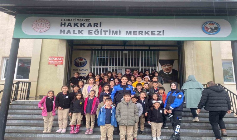 Köyde okuyan öğrencilere polislik mesleği tanıtıldı