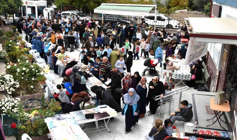 Kurulan hayır çarşısı geliri Filistine bağışlanacak