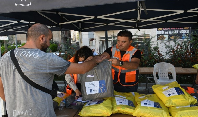 Kuşadası Belediyesinden 911 öğrenciye kırtasiye desteği