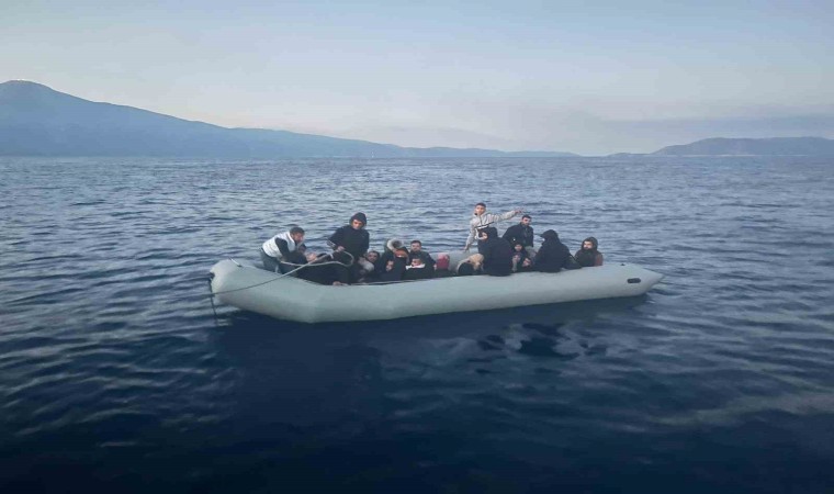 Kuşadasında 58 düzensiz göçmen kurtarıldı