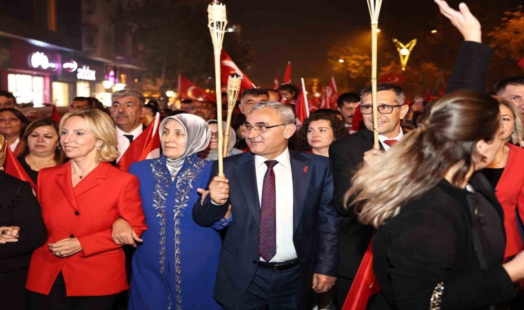 Kütahyada fener alayı coşkusu