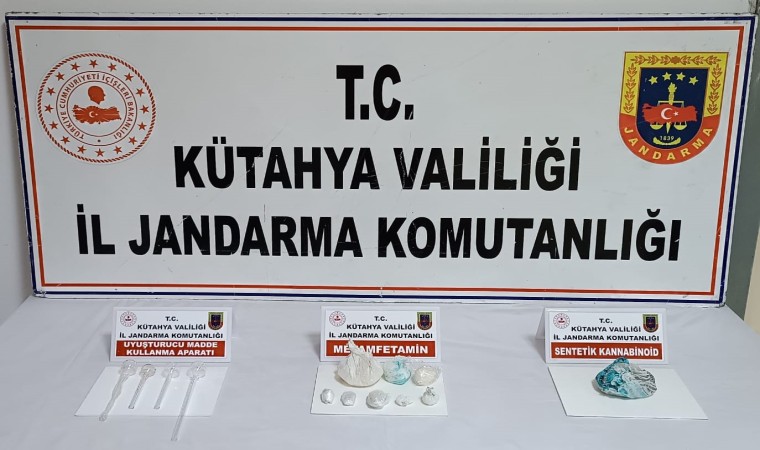 Kütahyada jandarmanın uyuşturucu operasyonunda 2 kişi tutuklandı