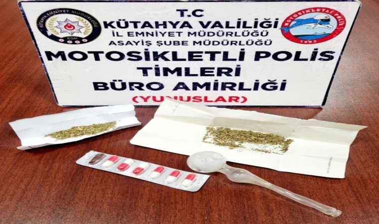 Kütahyada Yunus Timleri bir araçta uyuşturucu ele geçirdi