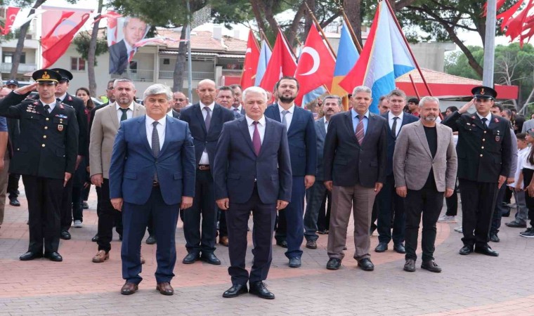 Kuyucakta cumhuriyetin 100. yılı kutlamaları çelenk sunma töreni ile başladı