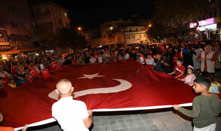 Lapsekide Filistine destek yürüyüşü