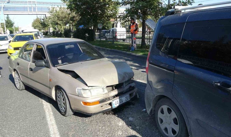 Malatyada trafiği kilitleyen zincirleme kaza