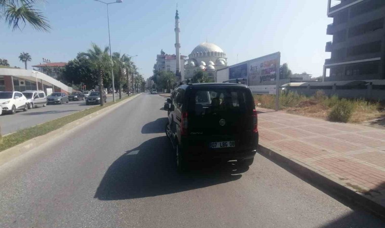 Manavgatta hafif ticari araçla motosiklet çarpıştı: 1 yaralı