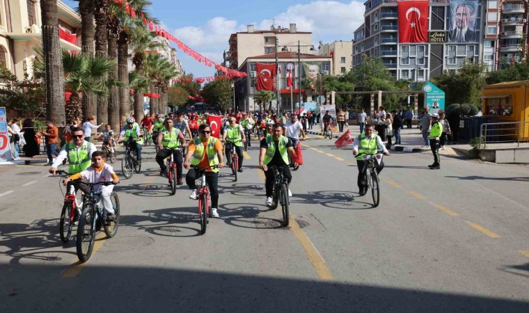 Manisada 100. yılda 100 bisikletli bisiklet turu yapıldı