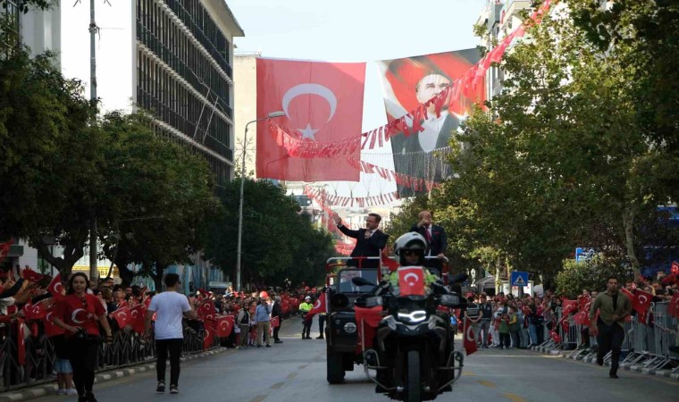 Manisada Cumhuriyetin 100. yılı coşkuyla kutlandı