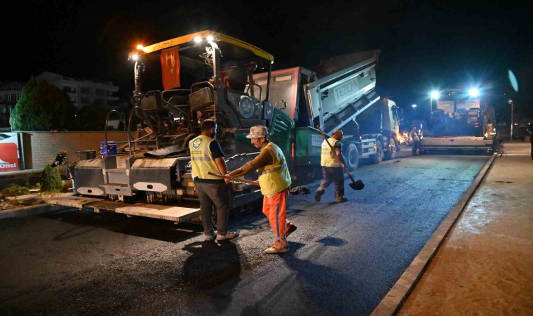 Manisada gece gündüz asfalt mesaisi