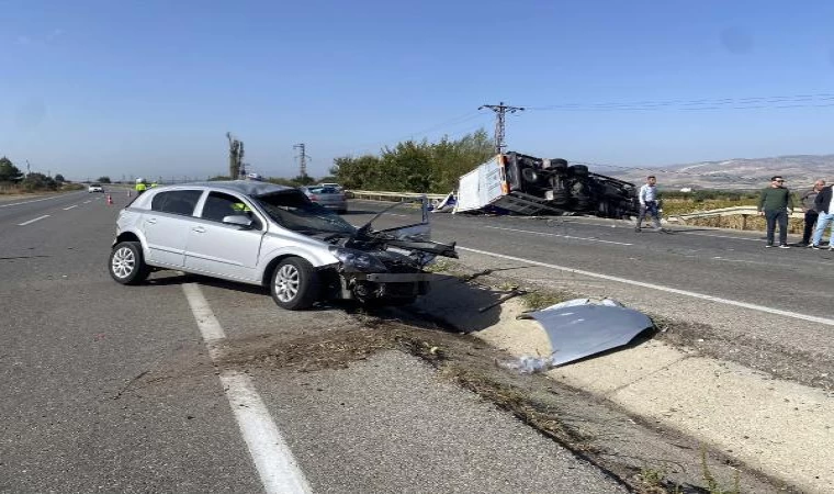 Manisa’da kamyon ile otomobil çarpıştı: 3 yaralı