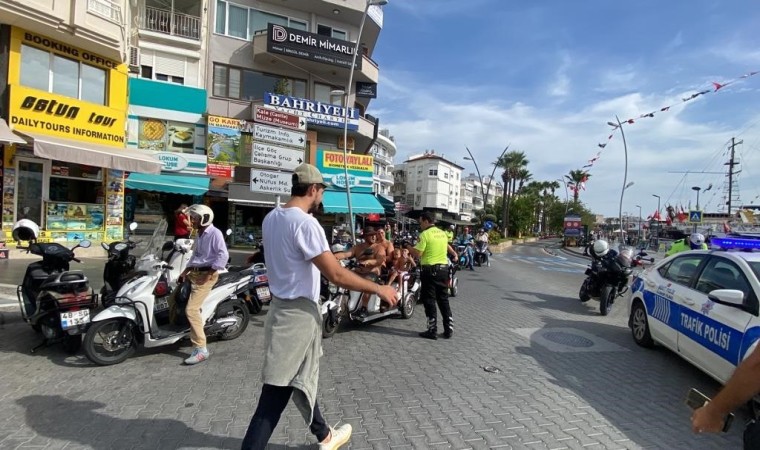 Marmaris Trafik ekipleri denetimlere hız kesmeden devam ediyor