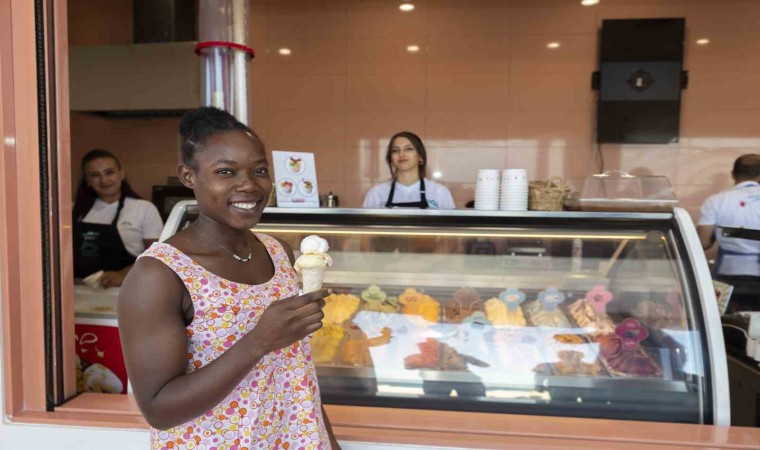 Mersin Büyükşehir Belediyesinden sahile 2 yeni kafe