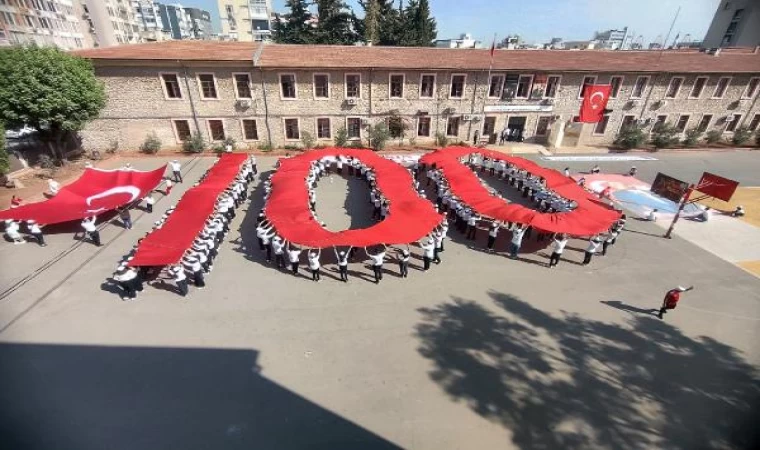 Mersin’de öğrencilerden Cumhuriyet’in 100’üncü Yıl koreografisi