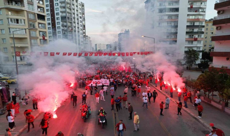 Mezitlide 100. yıl coşkusu cadde ve sokaklara sığmadı