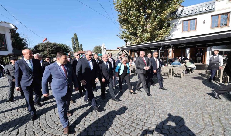 Milli Savunma Bakanı Güler, Türkiyenin Prizren Başkonsolosluğunu ziyaret etti