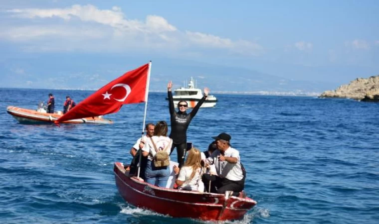 Milli sporcu Şahika Ercümen, Hatay’da dünya rekoru kırdı (EK FOTOĞRAFLAR)