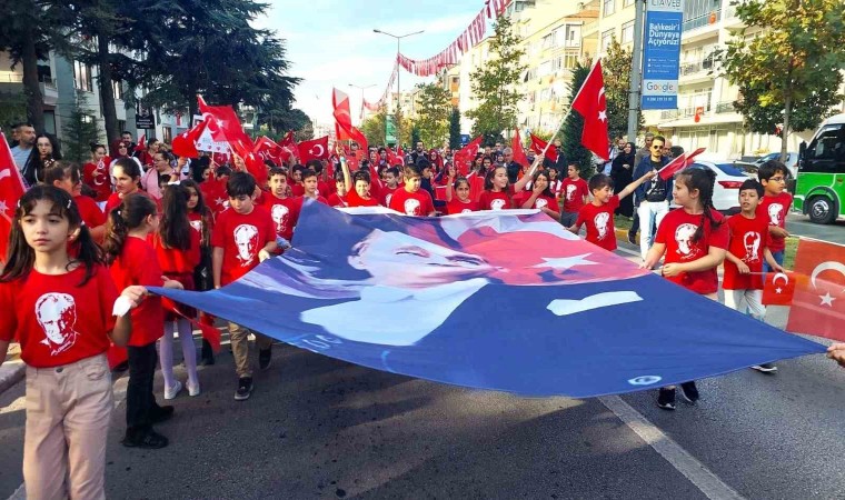 Miniklerden Cumhuriyet Bayramında coşkulu kutlama