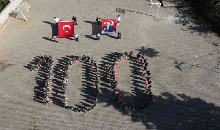 Miniklerden Cumhuriyetin 100. yılına özel koreografi