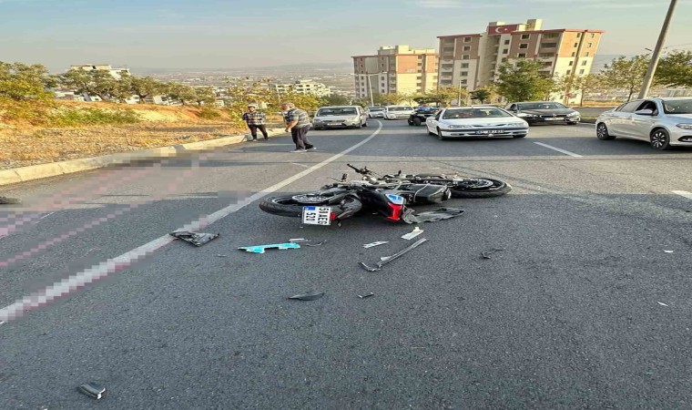 Motosiklet ile halk otobüsü çarpıştı: 1 ölü