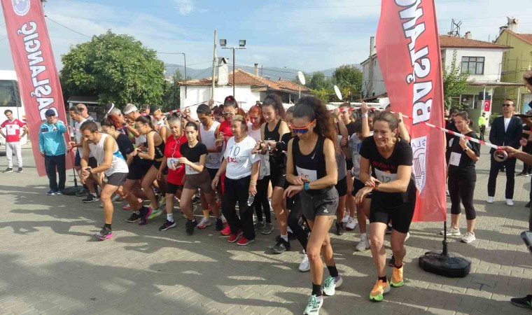 MSKÜ tarafından Atatürke Saygı Cumhuriyet Yol Koşusu düzenlendi