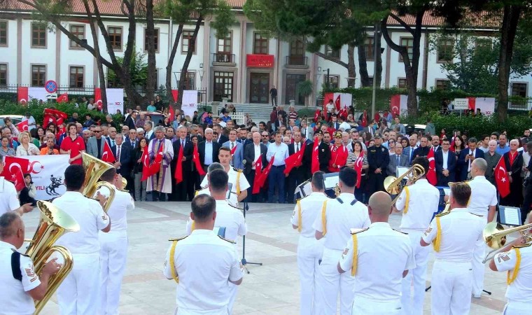 Muğlada Cumhuriyetin 100.yılı kutlamaları yürüyüş korteji ile başladı