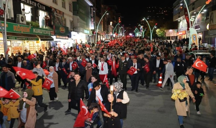 Muşta Cumhuriyetin 100. yılı fener alayı ile kutlandı