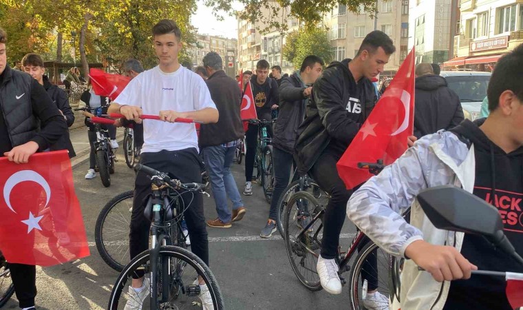 Öğrenciler 100. yıl için pedala bastı