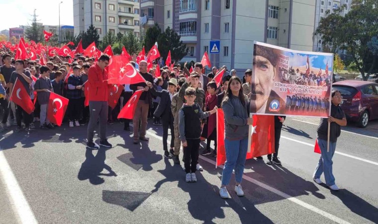 Öğrencilerden Cumhuriyet yürüyüşü