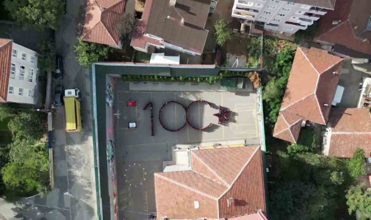 Öğrencilerden Cumhuriyetin 100. yılına özel koreografi