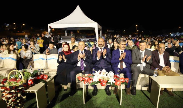 Oğuzelinde Nar ve Kurutmalık festivali Öykü Gürman ile renklendi