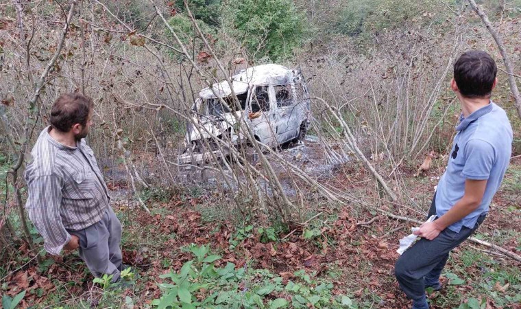 Okul servisi 112 metre şarampole yuvarlanıp yandı: 2si öğretmen 4 yaralı