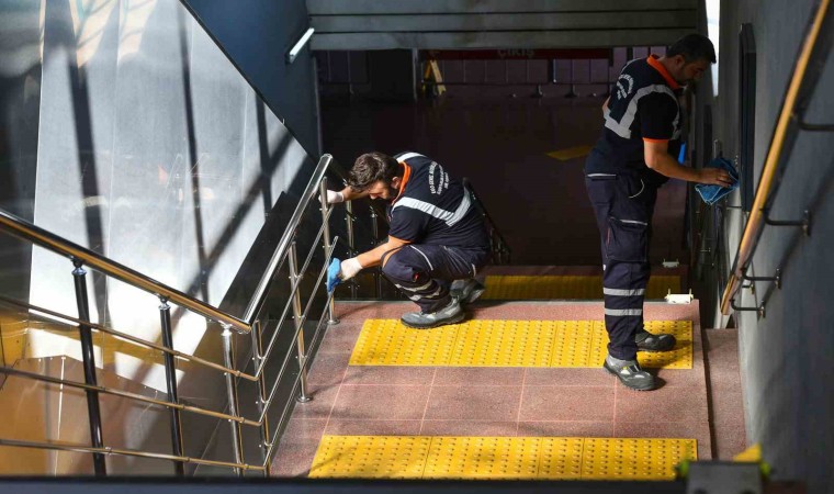 Öncelik toplum sağlığı: Metro istasyonları ve vagonlar her gün temizleniyor