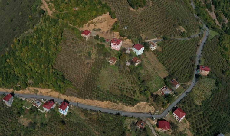 Ordu Büyükşehir, kırsalda asfalt çalışmalarını sürdürüyor