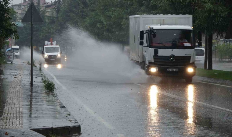 Orduda sağanak hayatı olumsuz etkiledi